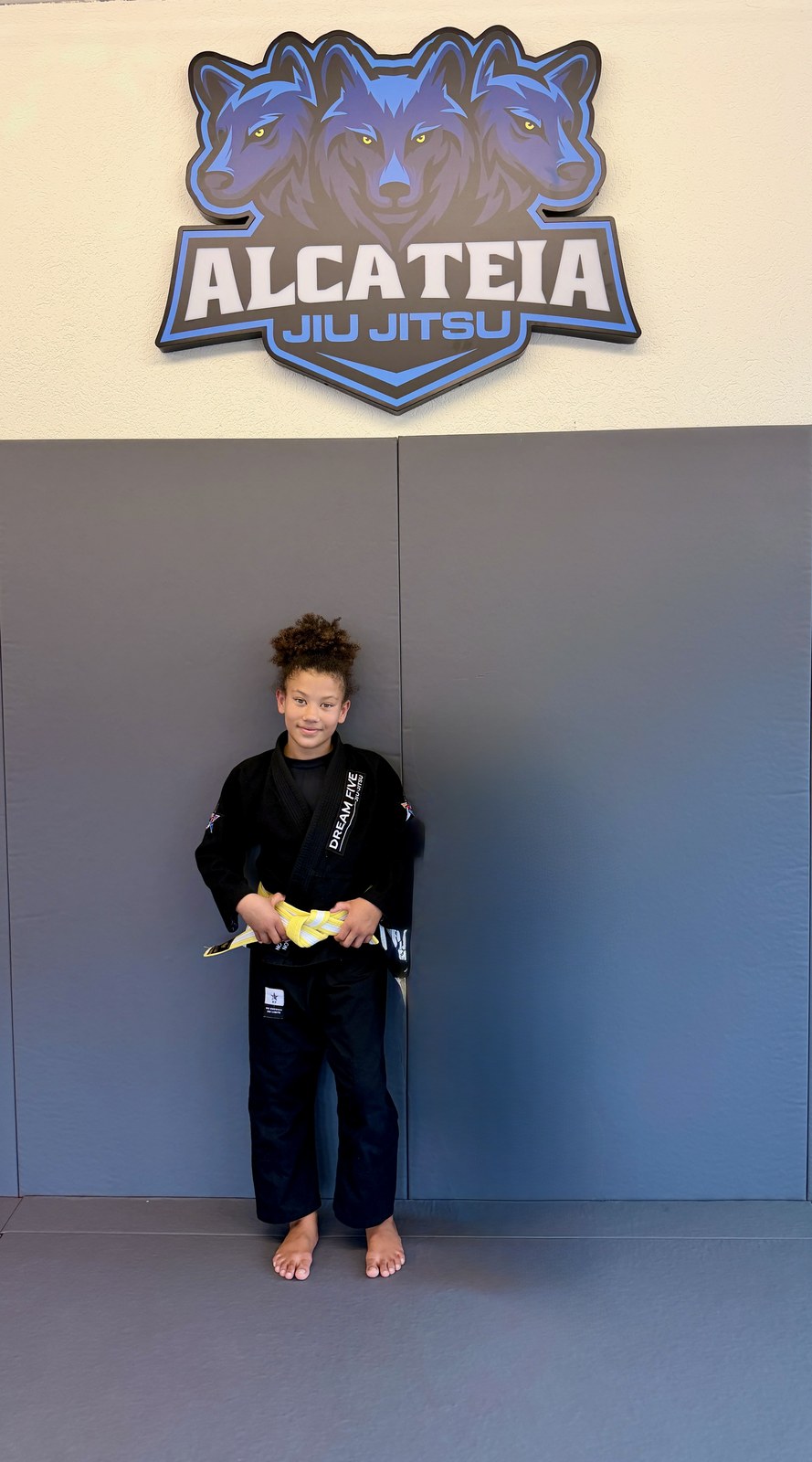 At Alcateia Jiu Jitsu with her yellow-white belt.